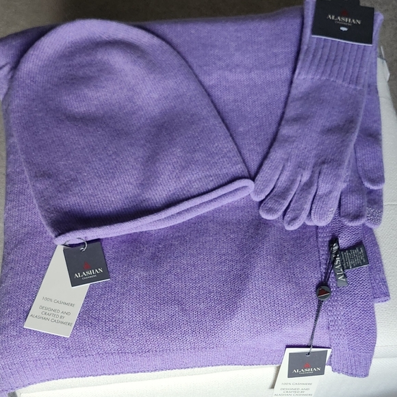 100 % Cashmere Scarf/Mini Wrap NWT - Picture 5 of 5